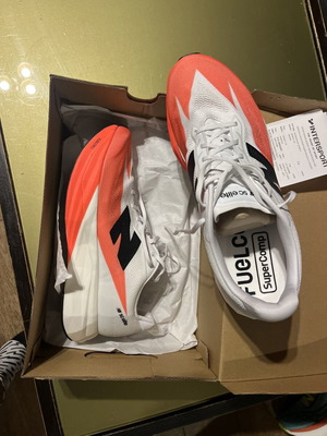 New Balance SC Elite V5 sneakers new, size 45, white and pink