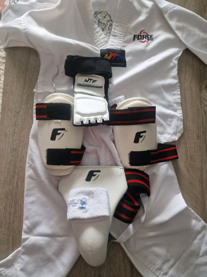 Children's Tae Kwon Do set used with protective gear
