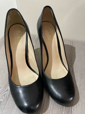 Δερμάτινη γόβα Guess 37 νούμερο με στρογγυλή μύτη σαν καινούργιο, μαύρη