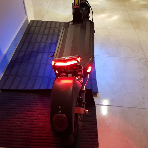 Zero 10 electric scooter used with 1000W motor and 70km range