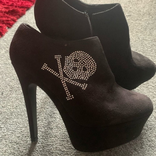 Ankle boot with platform black like new