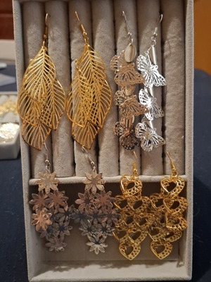 Dangling earrings new, gold and silver set of four
