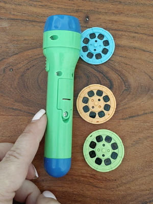 Children's dinosaur projector flashlight with 3 image discs