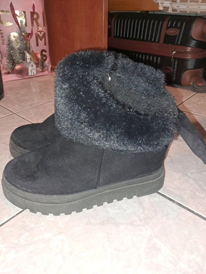 Black boots used size 39 warm with bow detail