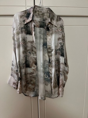 Milkwhite shirt size Medium like new