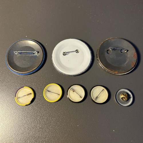 Pins with various designs, pack of 8 pieces