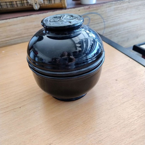 Black glass fondue pot