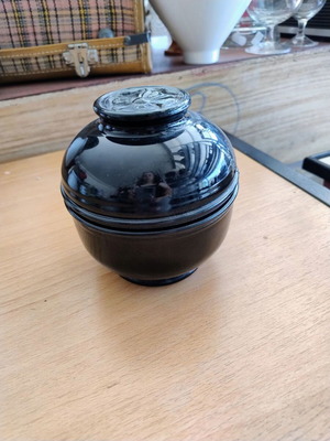 Black glass fondue pot