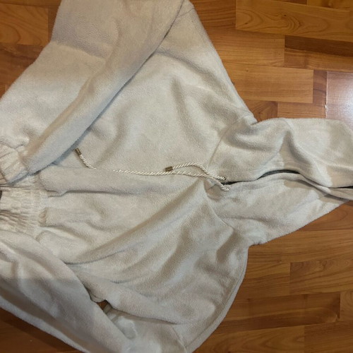 White Toi&Moi hoodie used like new, warm