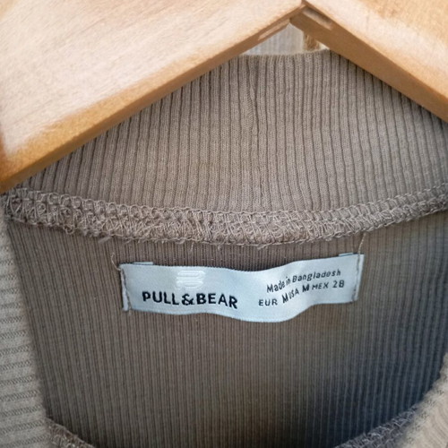 Pull & Bear brown top like new, size M, ribbed turtleneck texture