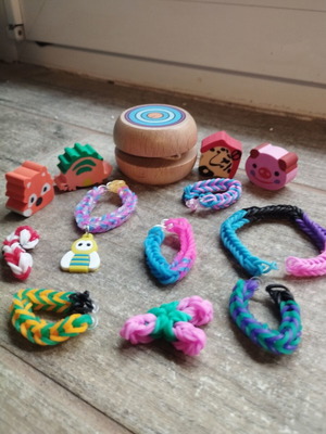 Set of yoyo, erasers, and plexy flexy bracelets like new