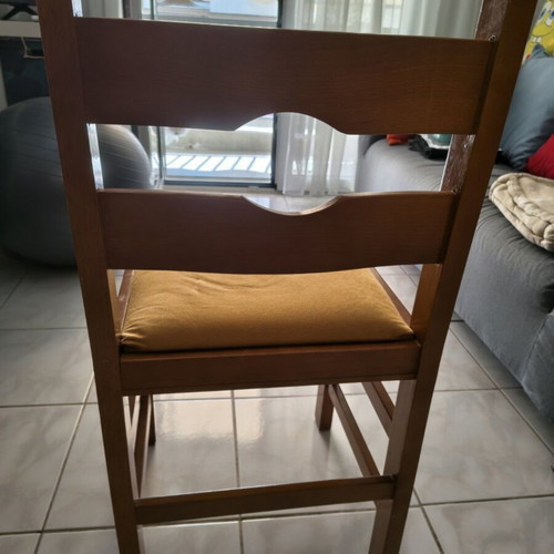 Wooden kitchen chairs with soft seat like new, set of 4