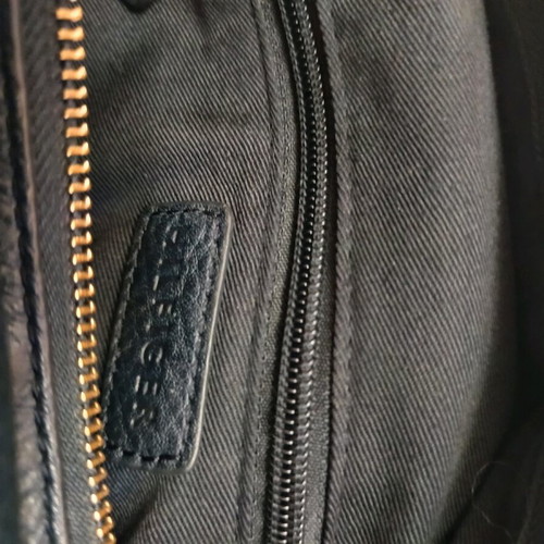 Tommy Hilfiger leather bag like new with shoulder strap