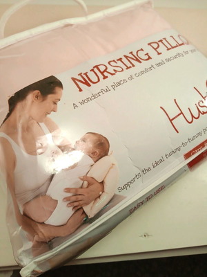 Nursing pillow with hand slot like new, cotton