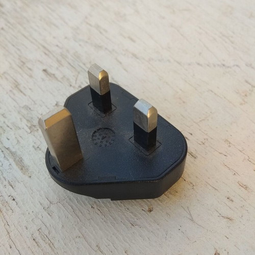 Adaptor plug from universal to UK new