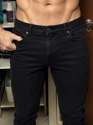 HUGO BOSS Delaware Slim Fit men's black jeans W30 L32