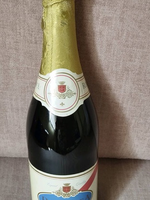 Roberta sparkling wine new