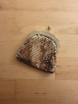Vintage Glomesh coin purse gold color like new