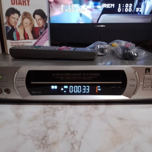 Sharp VC-FH3 VCR like new with original remote and bonus tape