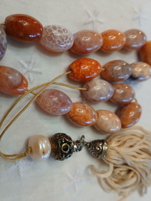 Agate worry beads used, scaly rare semi-precious stones