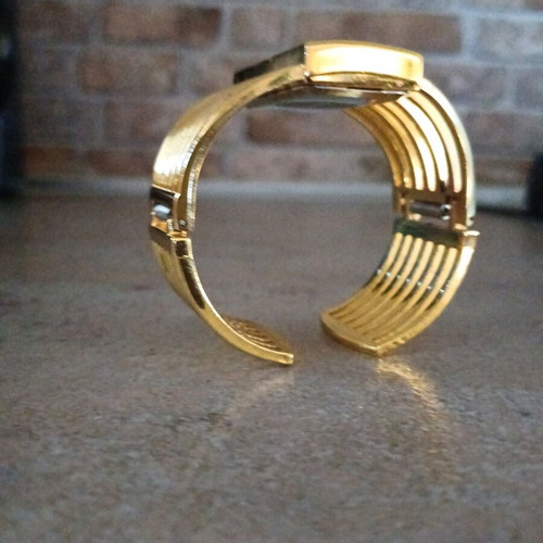 Women's wristwatch handcuff style new gold