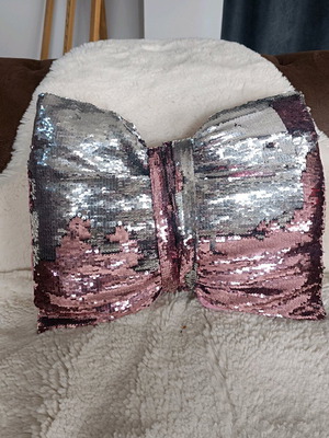 Pink pillow with sequins and bow like new