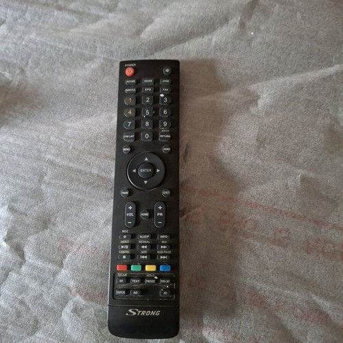 Strong 40FX4003 40-inch TV like new, tabletop, non-smart