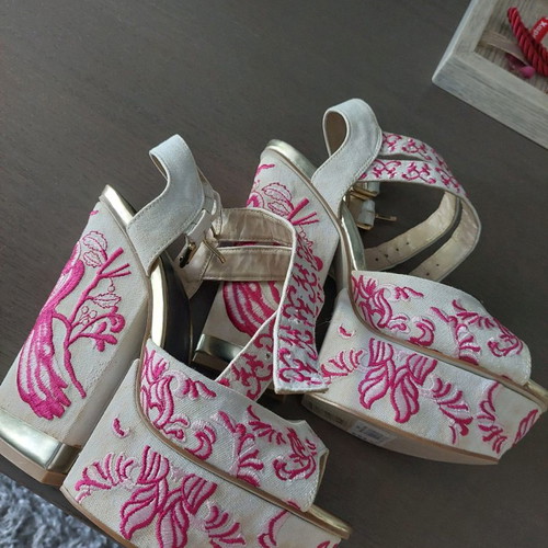 Fullah Sugah sandals new, white with off-white fabric details, size 37