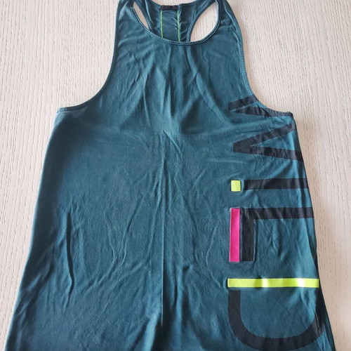 Oysho athletic top used, size M, green