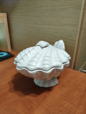Decorative shell-shaped item used