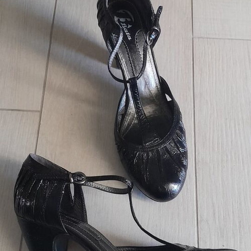 Bata leather pumps like new, size 39, black, 9cm heel