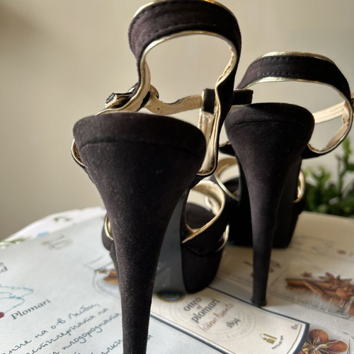 Sweet Shoes women's high heel sandals like new, black suede
