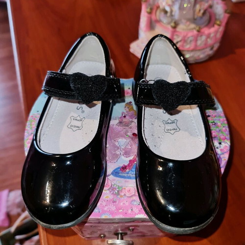 Ballerina shoes black patent size 25 like new, removable bows