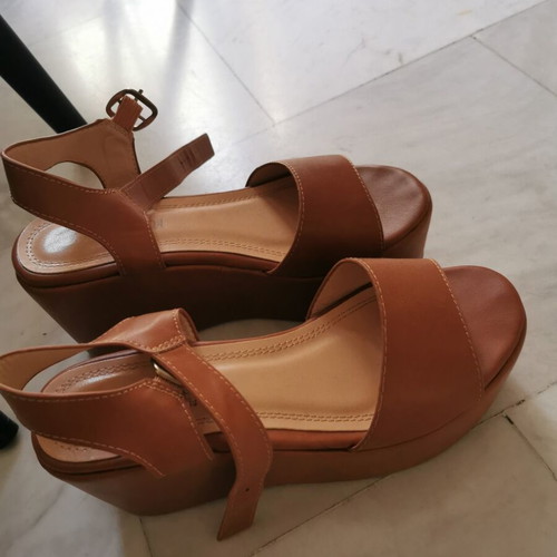 Alta Moda women's platform sandals size 37 like new, tan color