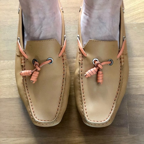 Tod’s Gommino leather moccasins used, beige with orange laces size 39