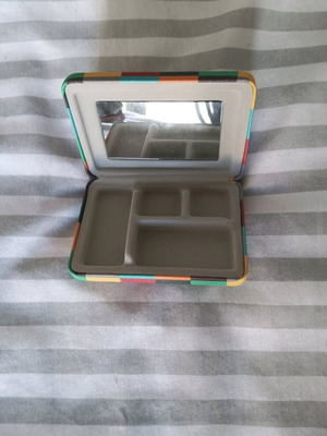 Kikkerland jewelry box like new, portable with mirror and 4 compartments