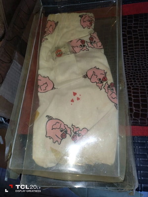 Μποξεράκι καινούριο με θέμα γουρουνάκια αγάπης