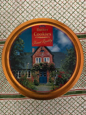 Fin Carre vintage empty cookie tin like new