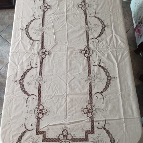 Vintage tablecloth like new with six napkins