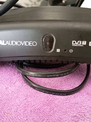 Crystal Audio decoder like new with SCART cable