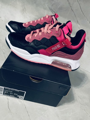 Jordan MA2 Women’s Trainers Black and Pink Size EU 39 New