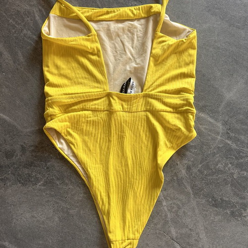Nadia Rapti swimsuit size medium new, yellow