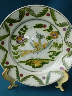 Скирянска керамична чиния употребявана с птица, ръчно рисувана