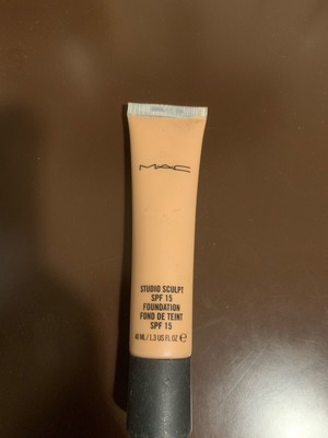 Mac Foundation Studio Sculpt SPF 15 Καινούργιο, απόχρωση NW40 40ml