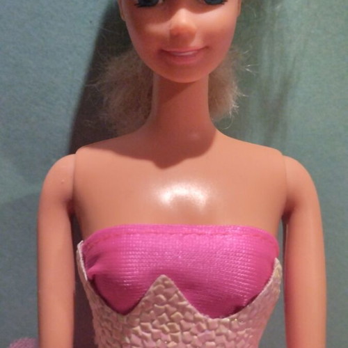 Barbie vintage Party Time doll like new with fuchsia dress and extra outfit
