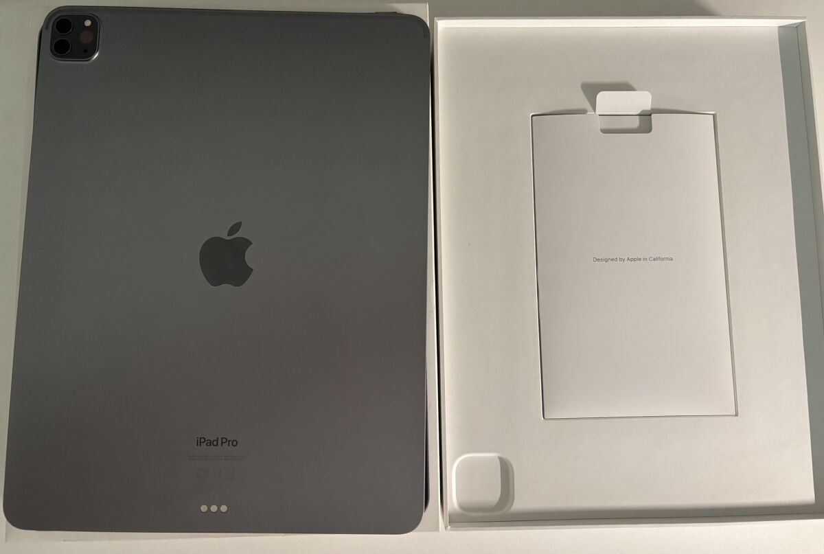 Apple iPad Pro 2022 12.9 like new with… - € 830,00 - Vendora.cy
