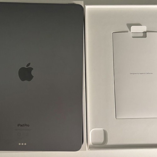 Apple iPad Pro 2022 12.9 σαν καινούργιο με Apple Pencil 2ης γενιάς και Magic Keyboard