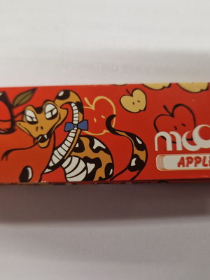 Moon 1 1/4 cigarette paper 40 sheets apple new