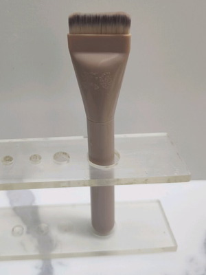 Makeup brush for foundation, contouring, concealer new