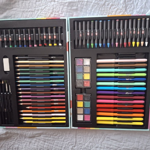 AS painting case like new